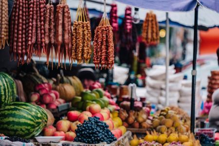 بازار دیرتر تفلیس