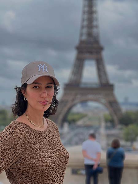 دنیز دانش صمدی, بیوگرافی دنیز دانش صمدی