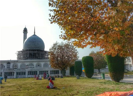 زیارتگاه حضرت‌ بال,زیارتگاه حضرت بال در کشمیر,مکانهای مذهبی